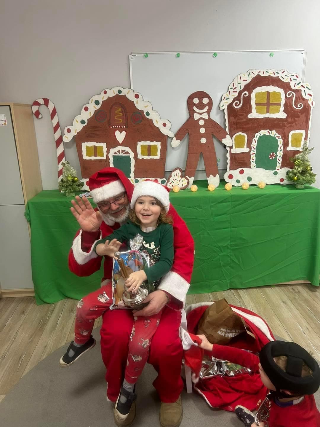 /images/gallery/santa-lap.jpeg